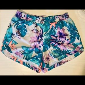 🚨FREE W PURCHASE Athletic Shorts with Flower Pattern